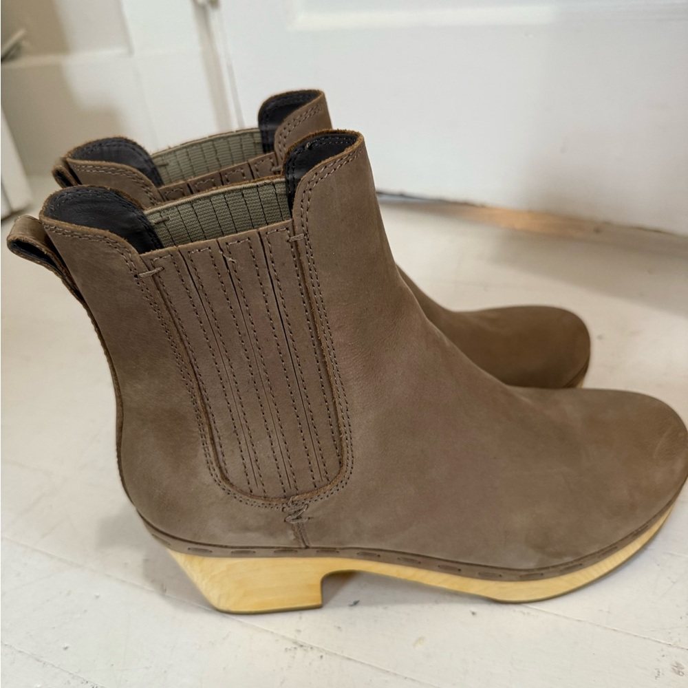 Frye and Co.Taupe Suede Clog Booties. - Picture 2 of 8
